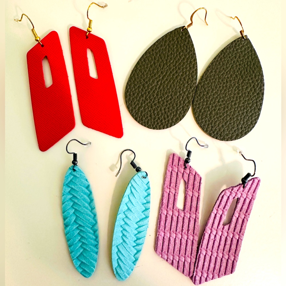 🆕 Handmade Leather Earrings in a variety of colors, styles & textures ♥️💚🩵💜✨